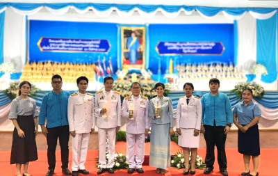 ร่วมกิจกรรมพิธีถวายเครื่องราชสักการะและวางพานพุ่ม ... พารามิเตอร์รูปภาพ 1