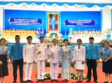 ร่วมกิจกรรมพิธีถวายเครื่องราชสักการะและวางพานพุ่ม ... พารามิเตอร์รูปภาพ 1