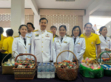 ร่วมพิธีเจริญพระพุทธมนต์และทำบุญตักบาตรถวายพระราชกุศล ... พารามิเตอร์รูปภาพ 8