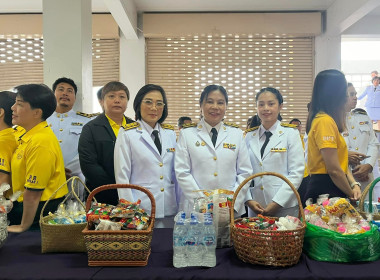 ร่วมพิธีเจริญพระพุทธมนต์และทำบุญตักบาตรถวายพระราชกุศล ... พารามิเตอร์รูปภาพ 7