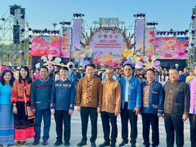 งานมหกรรมการเกษตรและท่องเที่ยวถนนสายดอกไม้งามริมกว๊านพะเยา ... พารามิเตอร์รูปภาพ 1