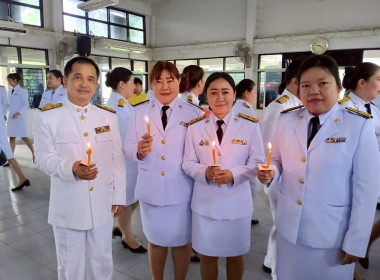 เข้าร่วมพิธีถวายเครื่องราชสักการะและวางพานพุ่ม ... พารามิเตอร์รูปภาพ 2