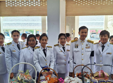 ร่วมพิธีเจริญพระพุทธมนต์และทำบุญตักบาตรถวายพระราชกุศล ... พารามิเตอร์รูปภาพ 4