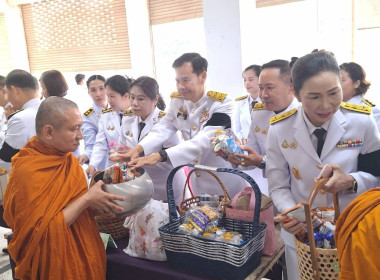 ร่วมพิธีเจริญพระพุทธมนต์และทำบุญตักบาตรถวายพระราชกุศล ... พารามิเตอร์รูปภาพ 8