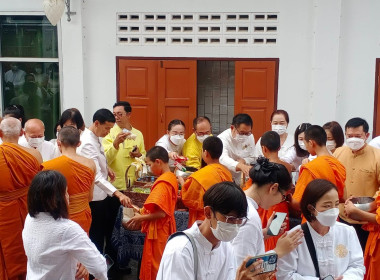 ร่วมพิธีทำบุญตักบาตรถวายพระราชกุศล งานฉลองพระชนมายุ 8 รอบ ... พารามิเตอร์รูปภาพ 12