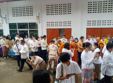 ร่วมพิธีทำบุญตักบาตรถวายพระราชกุศล งานฉลองพระชนมายุ 8 รอบ ... พารามิเตอร์รูปภาพ 9