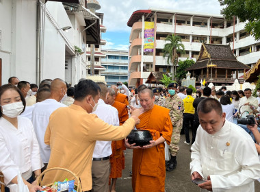 ร่วมพิธีทำบุญตักบาตรถวายพระราชกุศล งานฉลองพระชนมายุ 8 รอบ ... พารามิเตอร์รูปภาพ 7