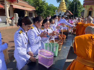 ร่วมพิธีทำบุญตักบาตรถวายเป็นพระราชกุศล ... พารามิเตอร์รูปภาพ 1