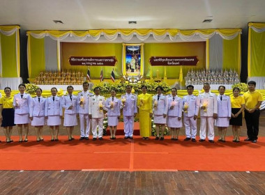 ร่วมพิธีถวายเครื่องราชสักการะ วางพานพุ่ม ... พารามิเตอร์รูปภาพ 1