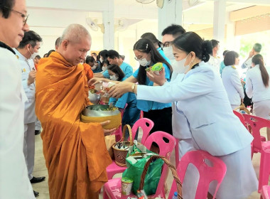 เข้าร่วมพิธีทำบุญตักบาตรถวายพระราชกุศล และพิธีศาสนามหามงคล ... พารามิเตอร์รูปภาพ 4
