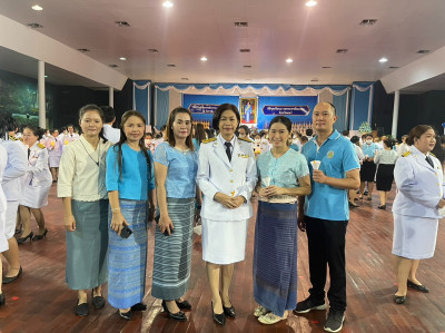 เข้าร่วมพิธีถวายราชสักการะและวางพานพุ่ม ... พารามิเตอร์รูปภาพ 1