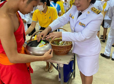 เข้าร่วมพิธีทำบุญตักบาตรถวายพระราชกุศลฯ และถวายพวงมาลา ... พารามิเตอร์รูปภาพ 5